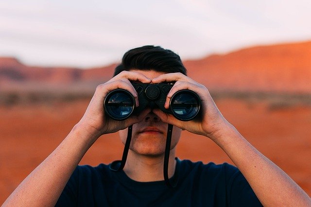 Binoculars Looking Man Discovery  - Free-Photos / Pixabay